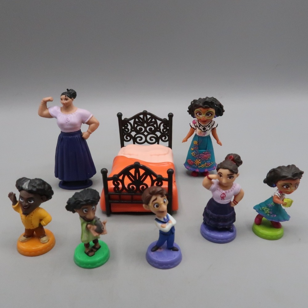 Disney Encanto Figure Play Set Cake Topper Toy Lot of 7‎ Bed
